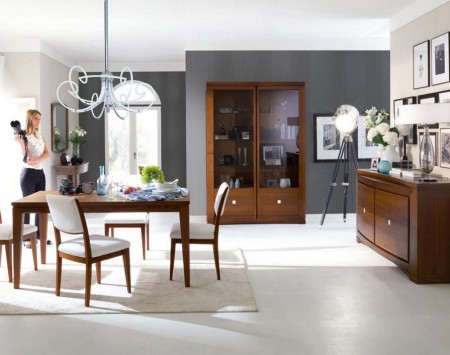 Proposta 102Produttore: Piombini Bruno -Sala composta da Vetrina L150H 217+Credenza L192 H 92+Tavolo 180/240x100-Prezzo Listino 11509,00 Offerta Outlet 6200,00 Compr.Trasporto e Montaggio in Campania fuori +5% l'offerta scade il 30/06/2013